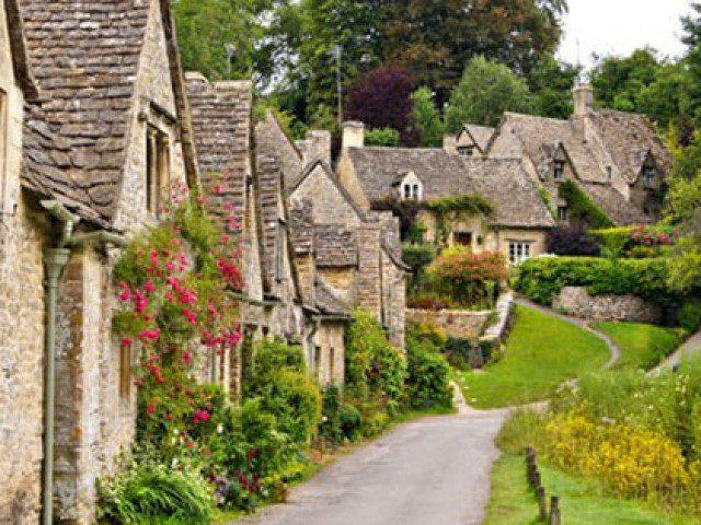 Du lịch - Thăm ngôi làng trên hộ chiếu nước Anh