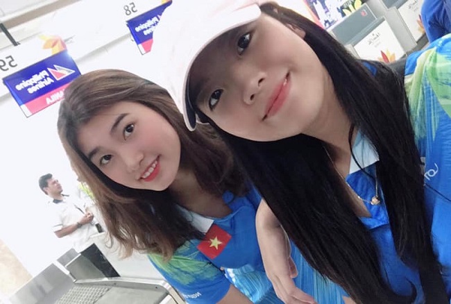 Cô gái trẻ đã hoàn thành nhiệm vụ tại Sea Games 30 và cùng đồng đội trở về Việt Nam.