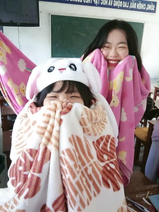 Phì cười trước loạt ảnh minh chứng tinh thần vượt khó "không phải dạng vừa" của học sinh mùa rét - 8