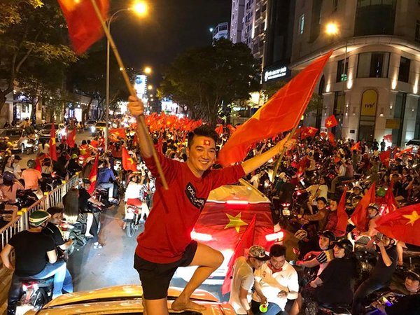 Mr Đàm "đóng cửa" biệt thự 60 tỷ ngay trước trận chung kết Việt Nam-Indonesia - 1