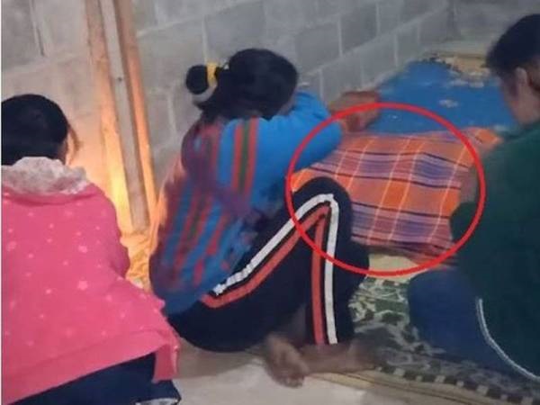 Người thân gục khóc bên thi thể người đàn ông 38 tuổi