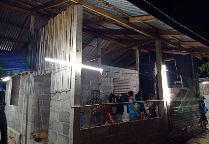 Căn nhà tạm bợ của 3 bố con