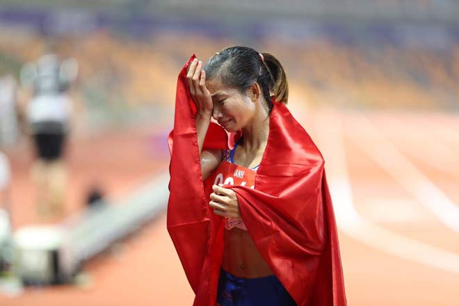 Nguyễn Thị Oanh khóc sung sướng trong ngày giành tấm HCV thứ 3 đồng thời phá kỷ lục SEA Games