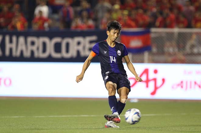 Cho tới
loạt sút cuối cùng, tỷ số đang là 5-4 nghiêng về U22 Myanmar.
Keo Sokpheng - đội trưởng U22 Campuchia nhận trách nhiệm thực
hiện lượt sút quyết định nhưng không thành công