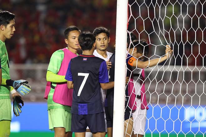Ở trận bán kết gặp U22
Việt Nam, Keo Sokpheng cũng sút hỏng quả phạt đền vào
cuối trận