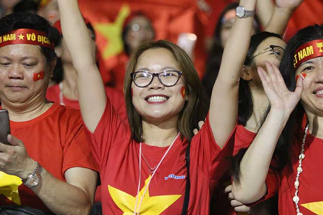 Fan cuồng U22 Việt Nam leo rào, hét khản tiếng mừng HCV SEA Games lịch sử - 12