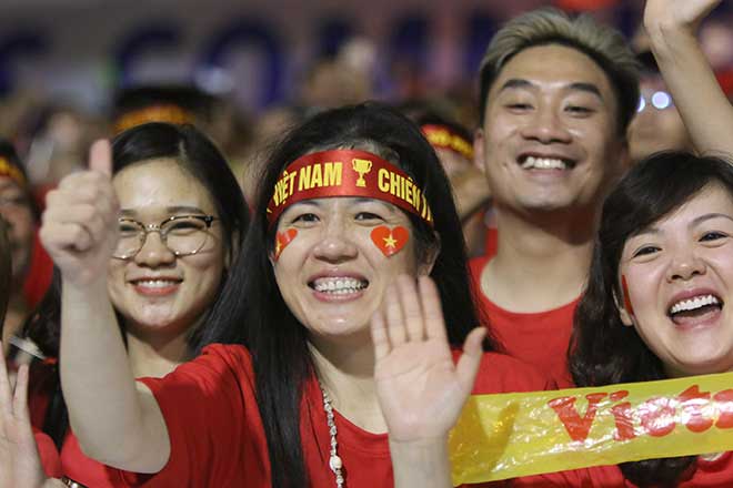 Fan cuồng U22 Việt Nam leo rào, hét khản tiếng mừng HCV SEA Games lịch sử - 13