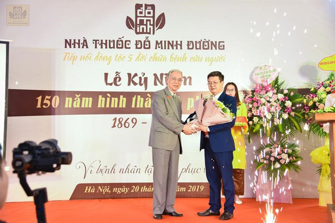 Thầy thuốc Đỗ Minh Tuấn chữa thoát vị đĩa đệm hiệu quả nhờ bài thuốc bí truyền 150 năm tuổi - 2