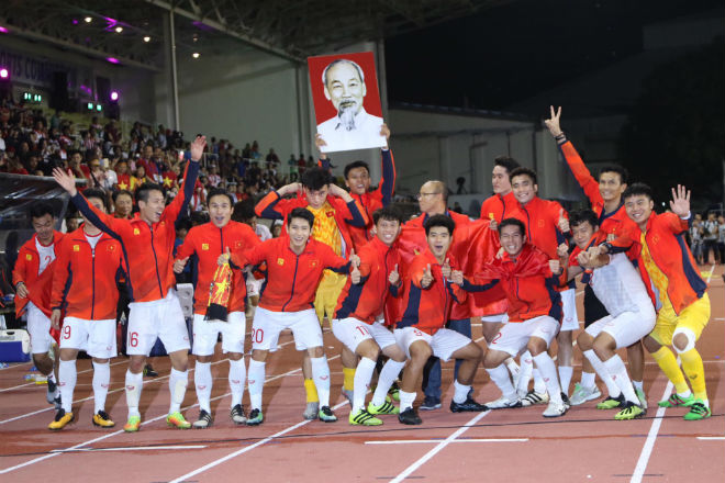 U22 Việt Nam tưng bừng ăn mừng HCV SEA Games: Thầy trò Park Hang Seo vinh danh lịch sử - 11
