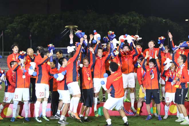 U22 Việt Nam tưng bừng ăn mừng HCV SEA Games: Thầy trò Park Hang Seo vinh danh lịch sử - 3