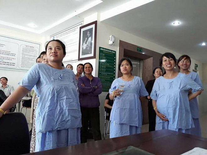 Các sản phụ thoải mái xem bóng đá.