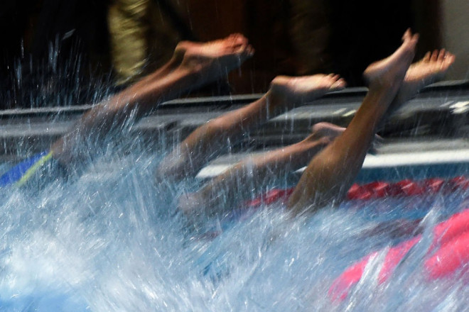 Các vận động viên tranh đấu ở nội
dung 50m bướm nam ở trung tâm thể thao dưới nước thị trấn
Capas.