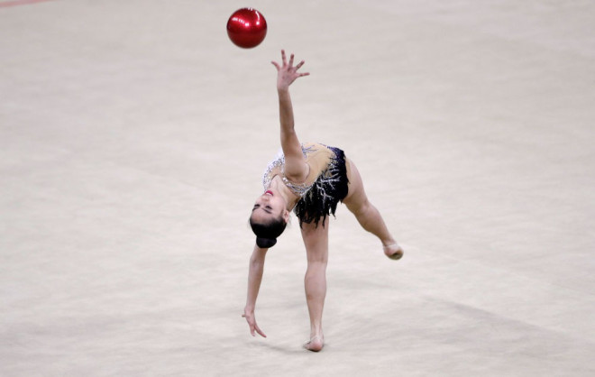 Vận động viên thể dục dụng cụ
Malaysia Koi Sei Yan trình diễn ở Manila.