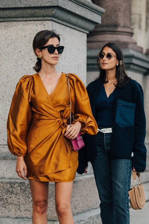 Tiếc đến mấy cũng đừng giữ 5 món này trong tủ - 2