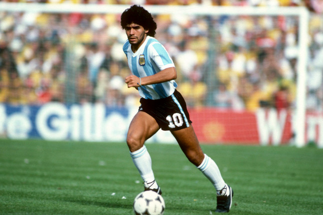 Huyền thoại bóng đá Diego Maradona khẳng định tầm quan trọng của chiếc áo với cầu thủ bóng đá.&nbsp;