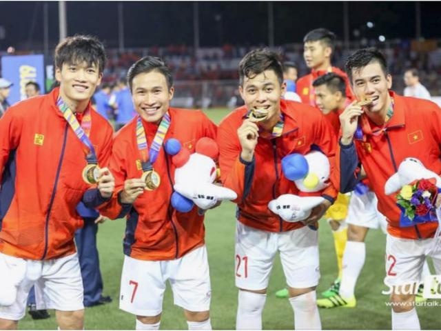 Bạn trẻ - Cuộc sống - Các cầu thủ U22 Việt Nam "khoe" chiến công sau chiến tích SEA Games