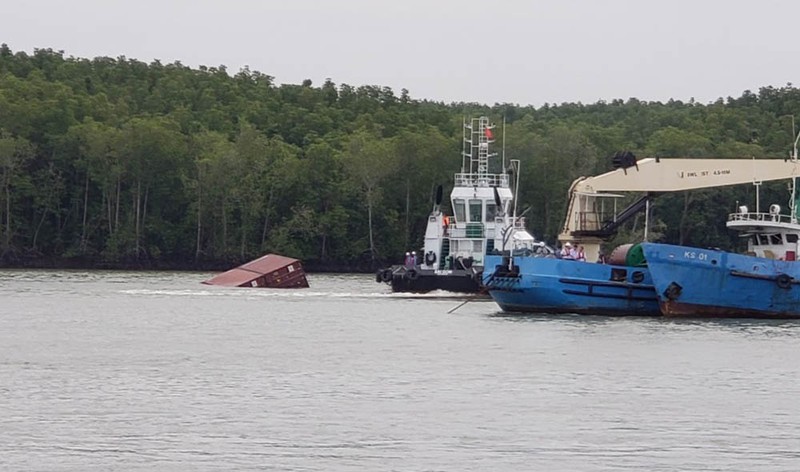 Hiện trường nơi con tàu bị chìm. Ảnh: T.SANG