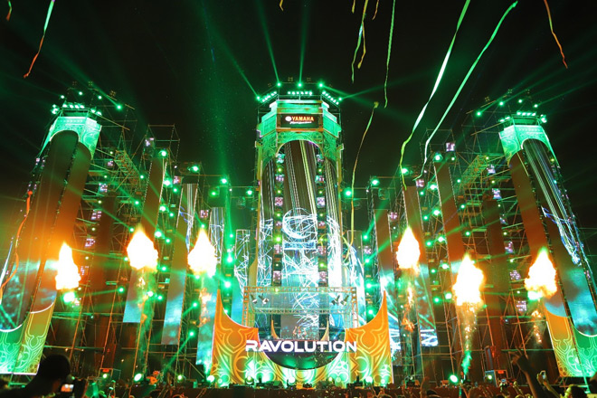 Hơn 11.000 bạn trẻ Việt Nam và quốc tế đã có “quẩy tung” siêu lễ hội âm nhạc điện tử Yamaha Ravolution.
