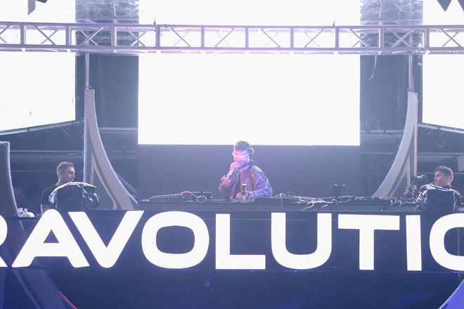 Don Diablo mang cơn bão nhạc Electro, Future house “cực chất” đổ bộ thánh địa Ravoland kì diệu đã khiến khán giả phát cuồng và quẩy nhiệt đến tận phút cuối cùng.