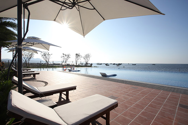 Một góc hồ bơi vô cực vừa chính thức đi vào vận hành