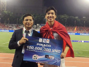 Văn Hậu nhận thưởng tại sân: 100 triệu đồng từ PINACO