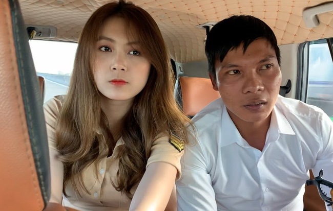 Với ngoại hình của một hot girl, nhưng cô gái này vẫn&nbsp;sẵn sàng đi chơi cùng một chàng trai có ngoại hình mộc mạc, xuề xòa, đi hẹn hò cà phê, ăn uống từ những quán bình dân cho tới nhà hàng thu hút sự theo dõi từ rất đông người hâm mộ của Lộc phụ hồ.