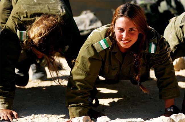 Israel cũng luôn nằm trong top có những binh sĩ nữ xinh đẹp nhất.