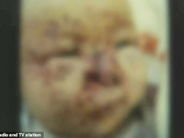 Thế giới - TQ: Để con 3 tháng tuổi ở nhà một mình, 15 phút sau quay về thấy cảnh sốc