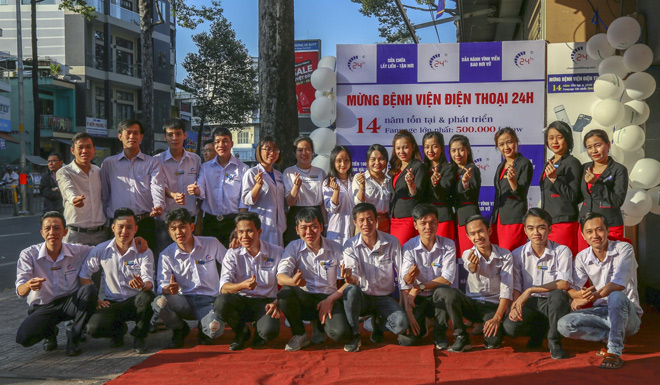 Tập thể nhân viên tại Bệnh Viện Điện Thoại 24h luôn làm việc với tác phong chuyên nghiệp