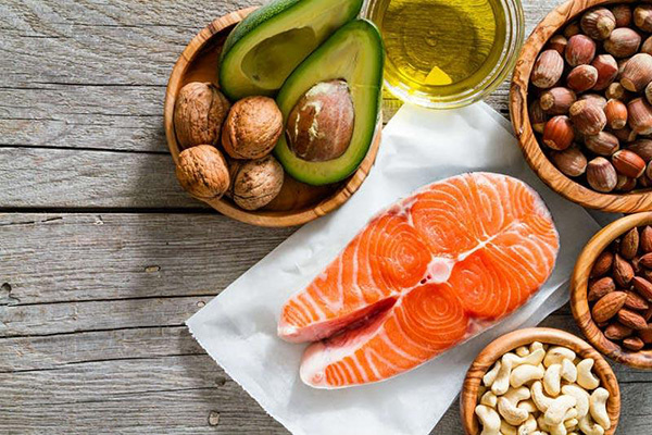 Các thực phẩm giàu Omega 3 có tác dụng tăng cường lưu thông máu, tốt cho người bị thoái hóa cột sống