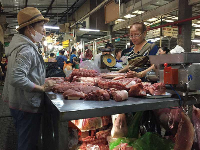 Giá thịt heo chạm mốc 280.000 đồng/kg - 1
