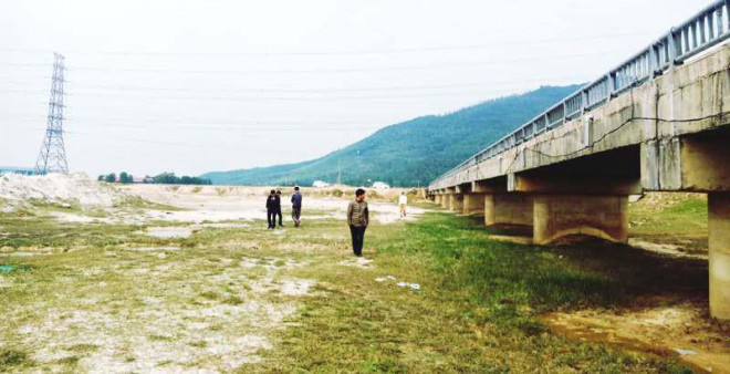 Lực lượng chức năng đã kiểm tra, nhưng hiện vẫn chưa khắc phục lộ "cốt xốp" trong bụng dầm cầu