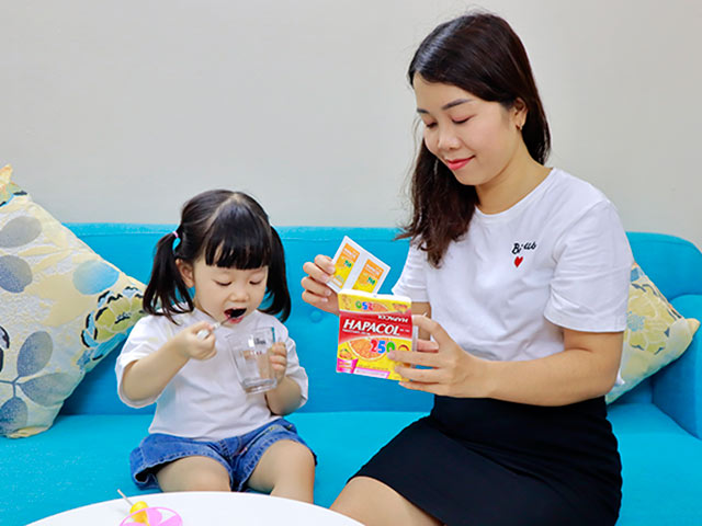 Sức khỏe đời sống - Bác sĩ chỉ cách hạ sốt an toàn, không lo trẻ nhiễm lạnh trong mùa đông