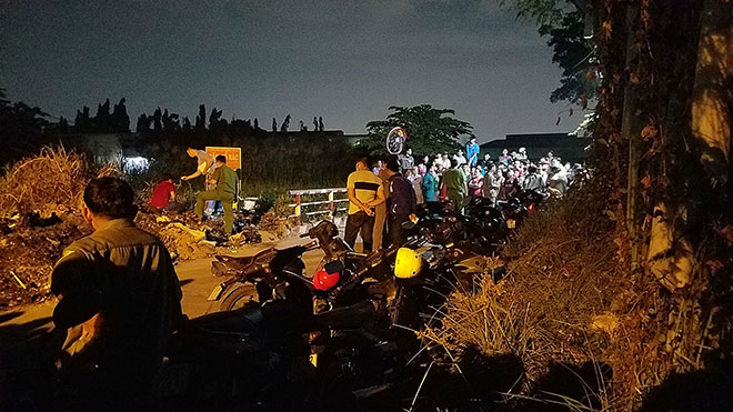 Bên trong chiếc hộp đá được xác định là chứa xác một chú chó