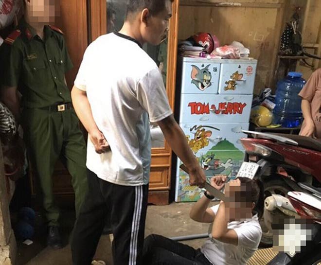 Đối tượng Lôi thực nghiệm điều tra, diễn lại hành vi phạm tội.