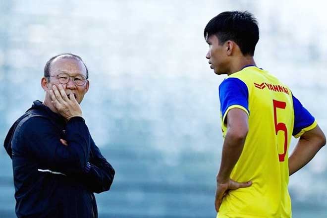 HLV Park Hang-seo sẽ không có sự phục vụ của Văn Hậu ở U23 Châu Á 2020. Ảnh: Thuỳ Minh