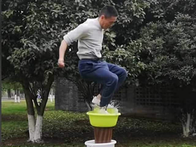 Thể thao - Cao thủ Trung Quốc trổ tài kungfu cái thế: "Đi trên nước" quá đơn giản