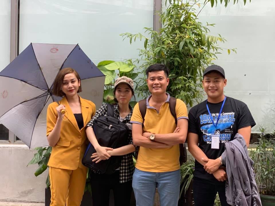 Nam đạo diễn còn rất quan tâm đến cuốc sống sau khi rời khỏi cuộc thi của các thí sinh. Tạo điều kiện, hướng dẫn họ làm kênh YouTube.