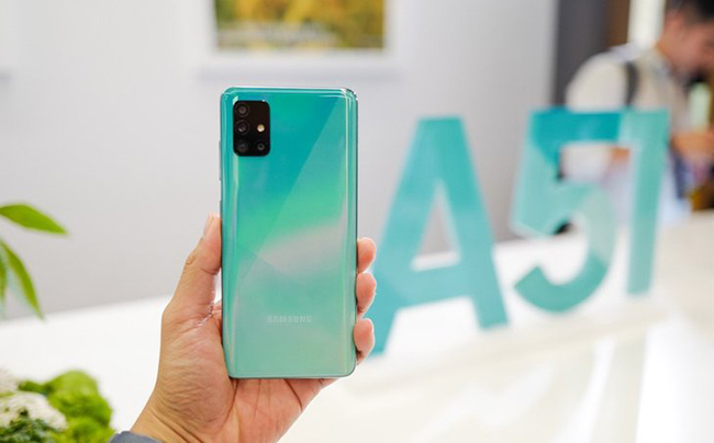 Với Galaxy A51, lần đầu tiên một mẫu smartphone thuộc dòng A series được tích hợp camera macro chụp cận cảnh.