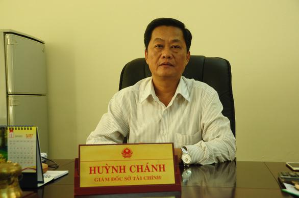 Ông Huỳnh Chánh, Giám đốc Sở Tài chính Quảng Ngãi - nhận khuyết điểm vì không động viên được con về phục vụ tỉnh theo cam kết. Ảnh: Cổng thông tin điện tử tỉnh Quảng Ngãi