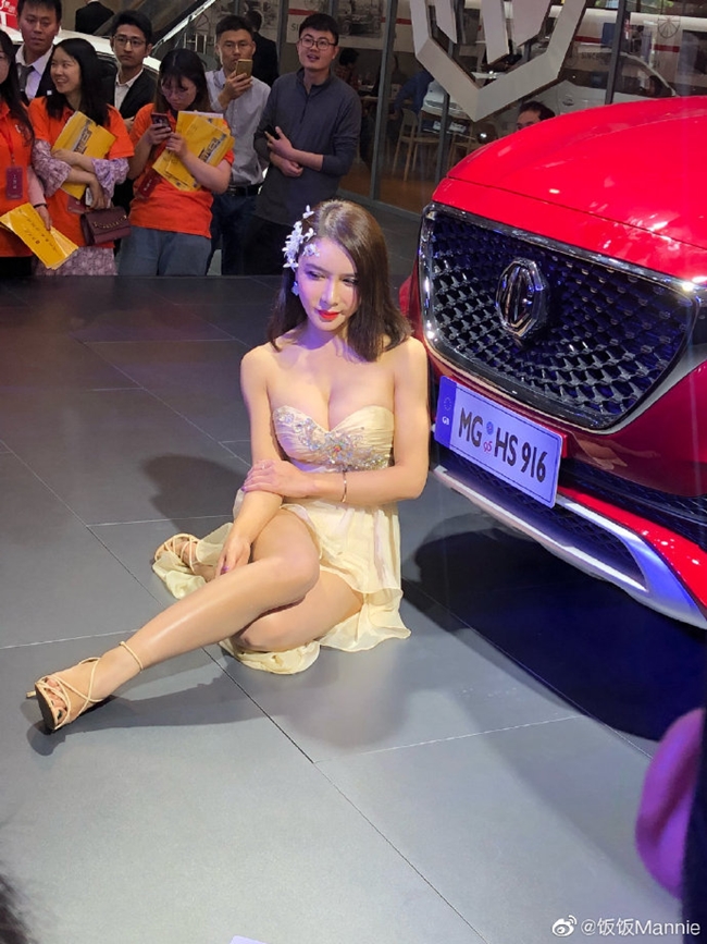 Vài năm trở lại đây, Cung Nguyệt Phi không có nhiều phim để đóng. Phần lớn thời gian cô nhận lời làm người mẫu xe hơi, thời trang hay nội y.