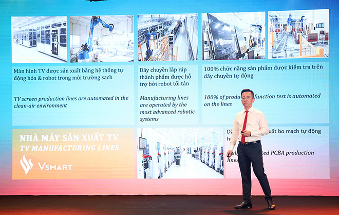 Ông Nguyễn Trung Kiên (Giám đốc Nhà máy VinSmart) công bố sản phẩm ti vi thông minh đầu tiên của Tập đoàn Vingroup.