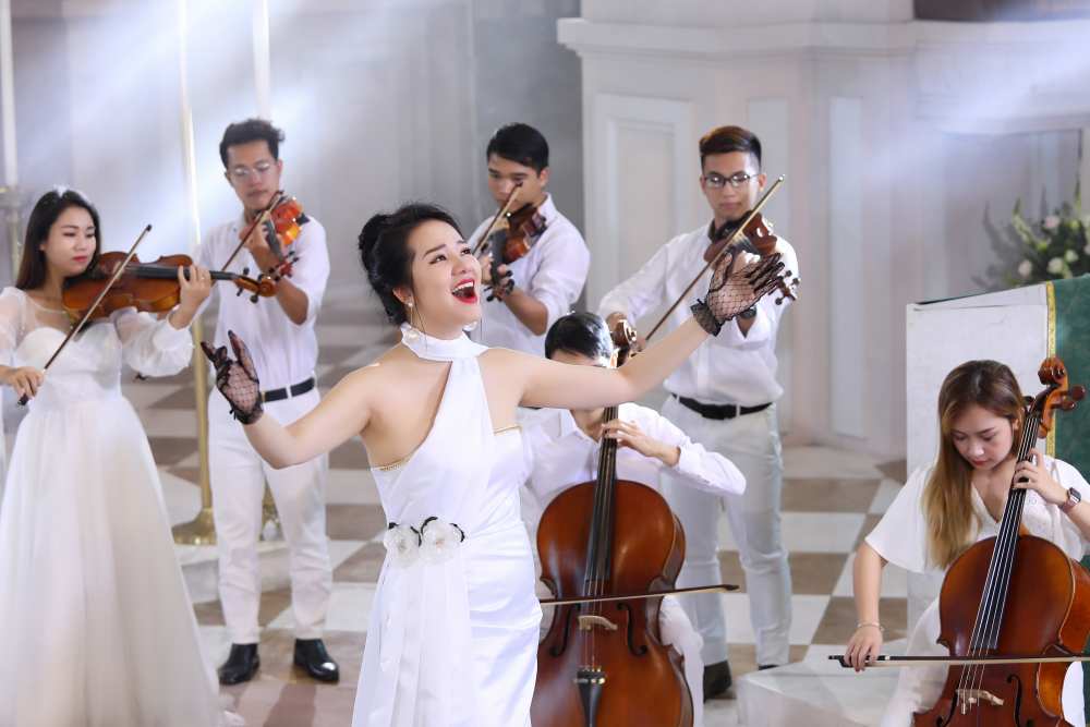 Phạm Thuỳ Dung là một trong số những nữ ca sĩ hiếm hoi theo đuổi dòng nhạc opera và dành nhiều tâm huyết ra sản phẩm mới.