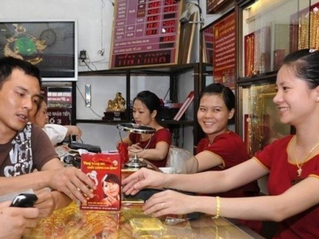 Giá vàng hôm nay 16/12: Giảm ngay khi mở cửa, vàng mất mốc quan trọng