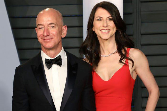 Bezos và vợ xuất hiện lần cuối trước
công chúng tại bữa tiệc Vanity Fair Oscar Party năm 2018.