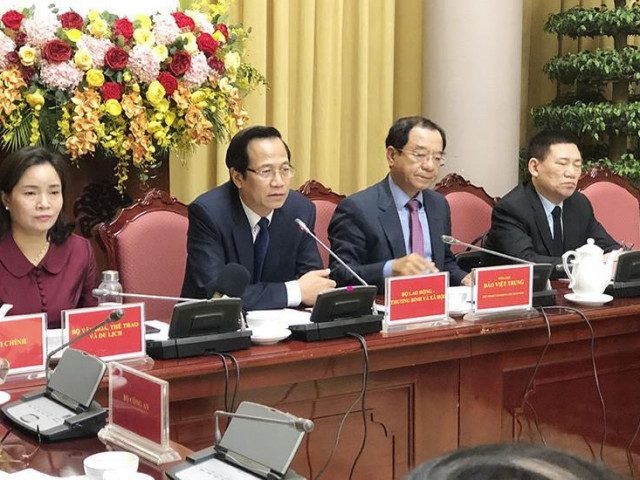 Tin tức trong ngày - "Lương chuyển thẳng cho vợ kiểm soát càng tốt có gì đâu"