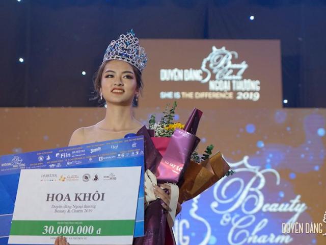 Bạn trẻ - Cuộc sống - "Lò luyện hoa hậu" ĐH Ngoại Thương vừa lộ diện gương mặt hoa khôi xinh xuất sắc!