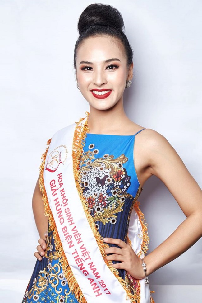 Với khả năng tiếng Anh tốt, Quỳnh Nga từng đoạt giải hùng biện tiếng Anh ở cuộc thi Hoa khôi sinh viên Việt Nam 2017. 