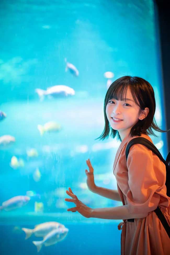 Những bình luận đều ca ngợi vẻ đẹp bé hạt tiêu của hoa khôi nước Nhật, các ý kiến cho rằng nét&nbsp;bé xíu của cô khiến họ muốn bảo vệ, khen cô xinh như búp bê...