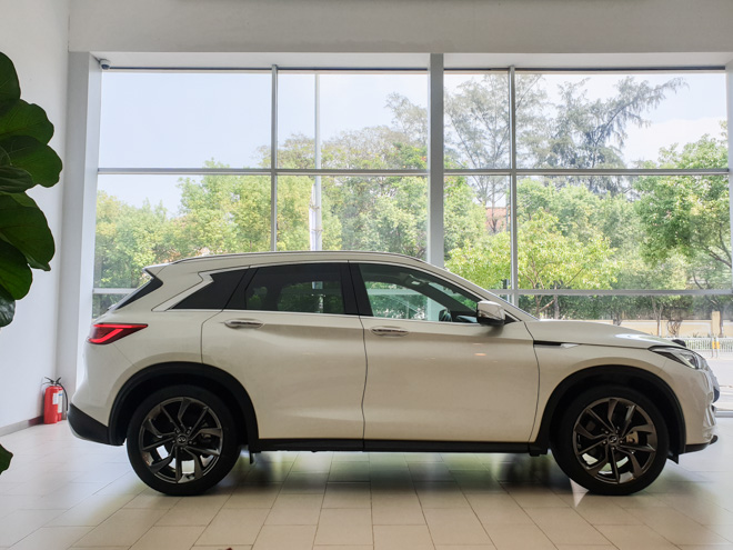 Cận cảnh Infiniti QX50 có giá bán 2,4 tỷ đồng tại showroom TP.HCM - 7